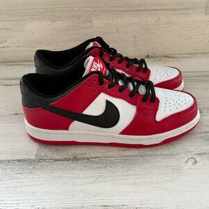 Nike Men’s Size 8 SB Dunk Low Chicago J-Pack Lace Up Sneakers
